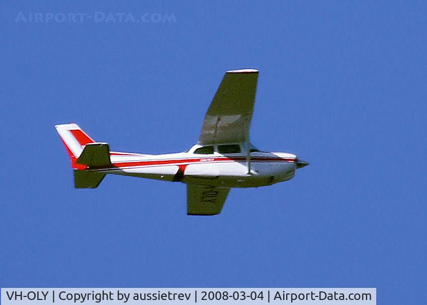 VH-OLY, Cessna 172RG Cutlass RG C/N 172RG0541, In flight Gold Coast, Queensland