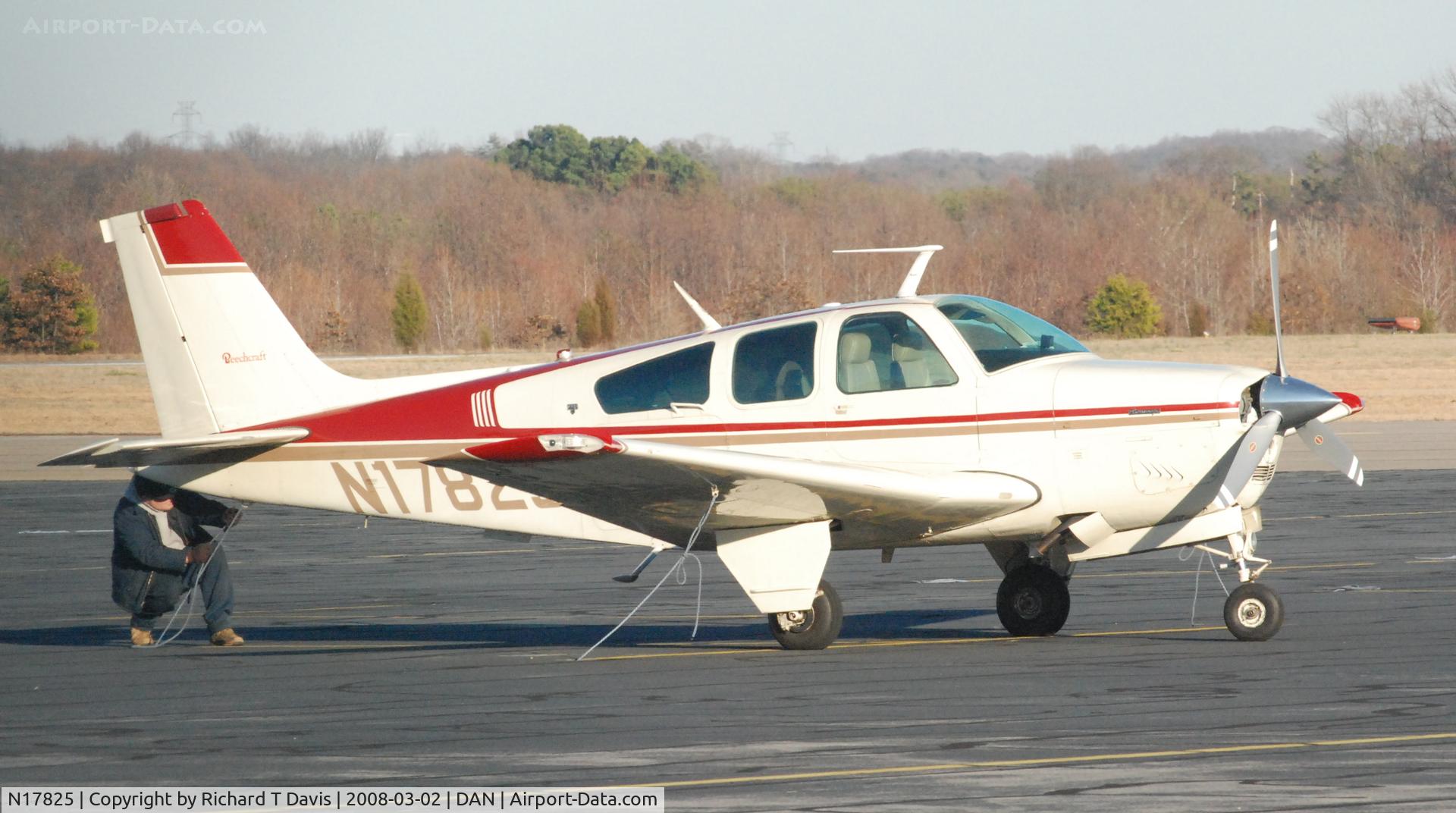 N17825, 1977 Beech F33A Bonanza C/N CE-711, 1977 Beech F33A in Danville Va.
