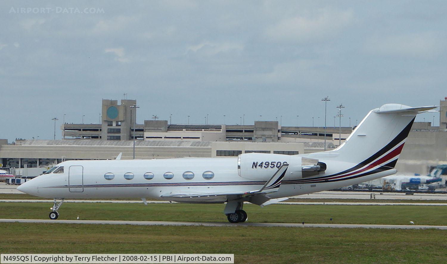 N495QS, 1996 Gulfstream Aerospace G-IV C/N 1295, The business aircraft traffic at West Palm Beach on the Friday before President's Day always provides the aviation enthusiast / photographer with a treat