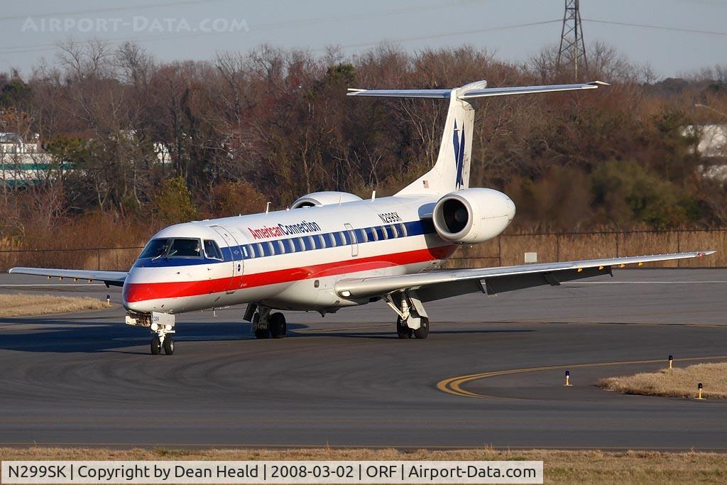 N299SK, 2001 Embraer ERJ-140LR (EMB-135KL) C/N 145532, American Connection (Chautauqua Airlines) N299SK (FLT CHQ5348) exitting RWY 5 at Taxiway Echo after arrival from Lambert St. Louis Int'l (KSTL).