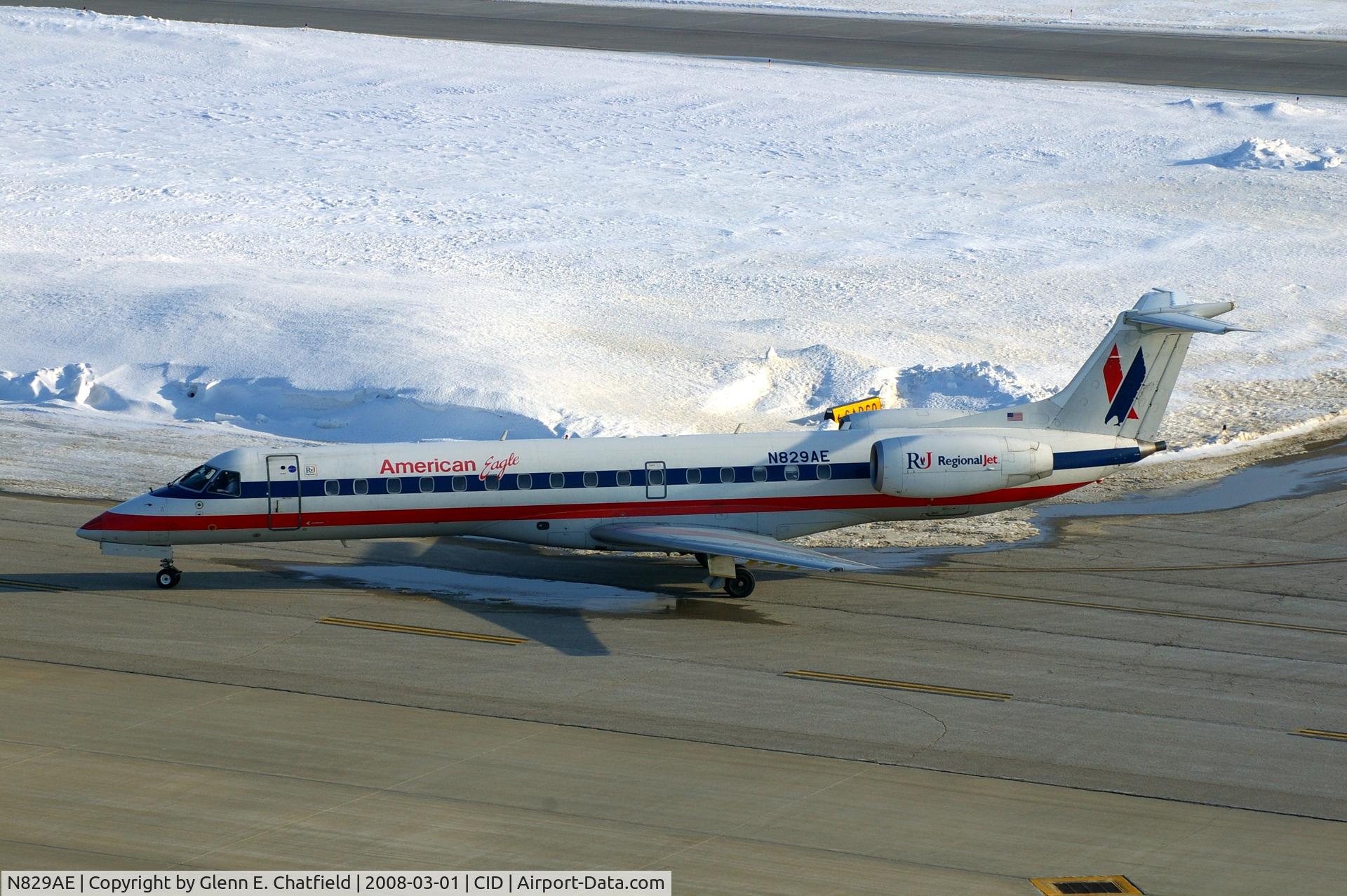 N829AE, 2002 Embraer ERJ-140LR (EMB-135KL) C/N 145609, American Eagle taxis to the gate