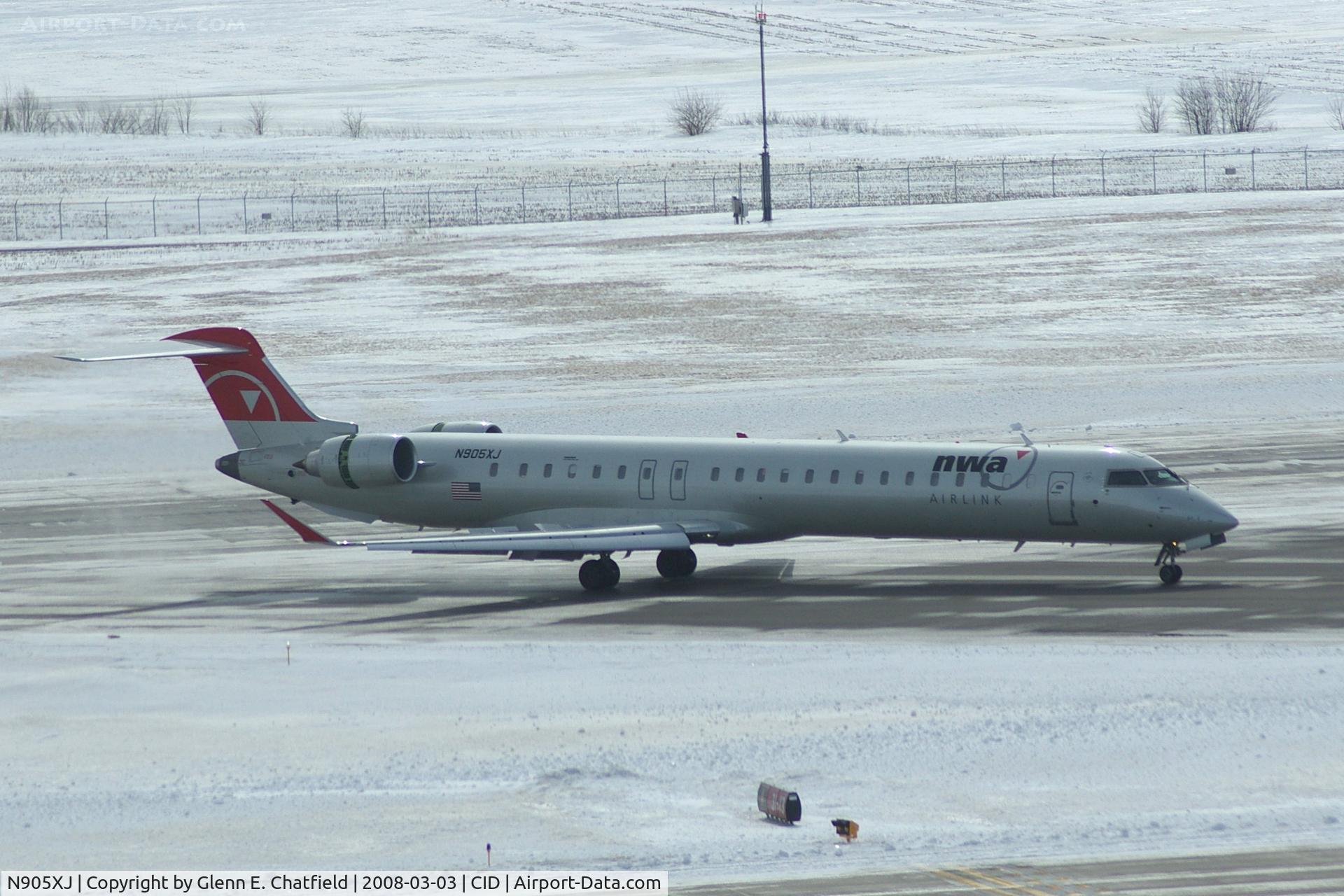 N905XJ, 2007 Bombardier CRJ-900 (CL-600-2D24) C/N 15137, Rolling out on Runway 31
