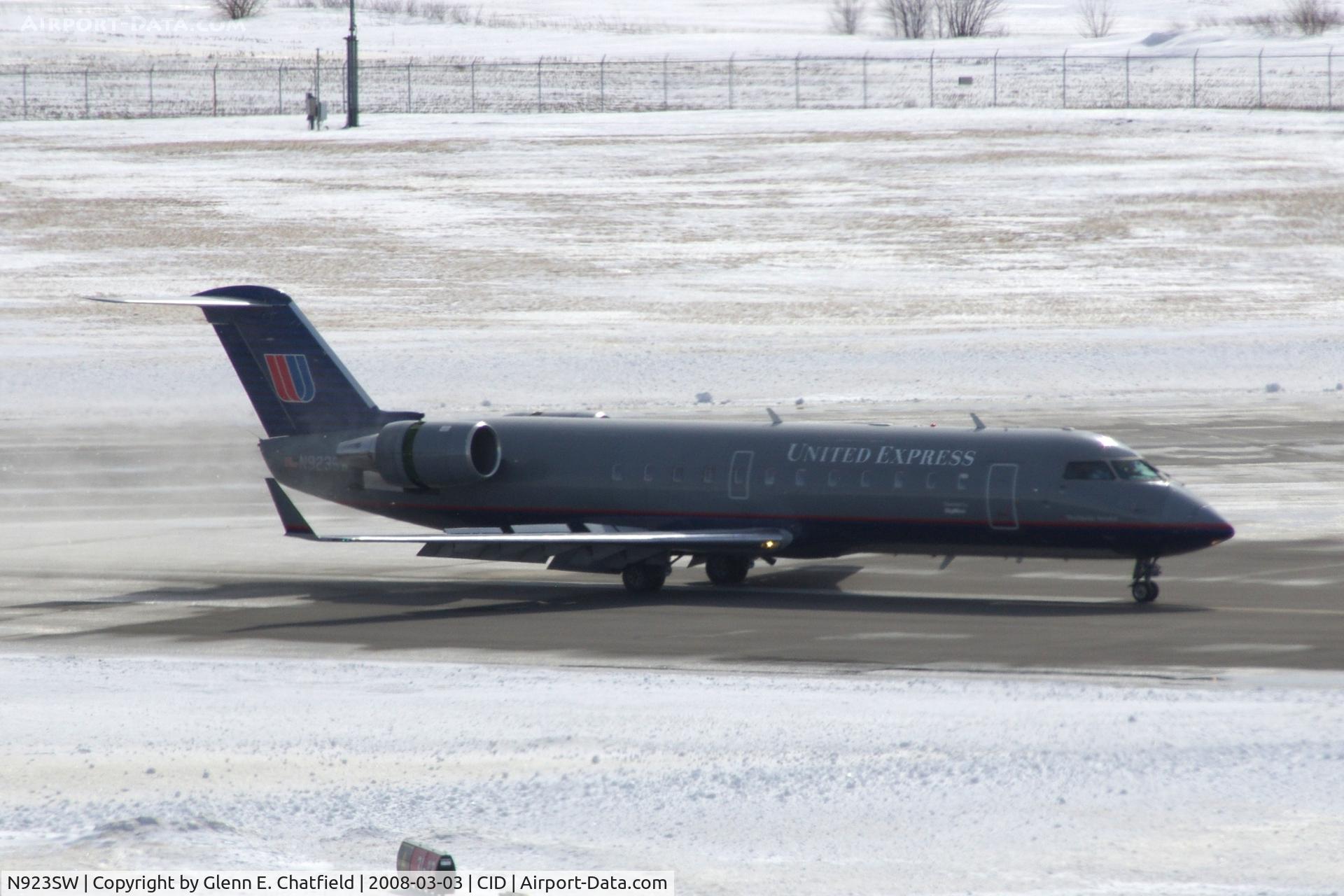 N923SW, 2002 Bombardier CRJ-200LR (CL-600-2B19) C/N 7664, Rolling out on Runway 31