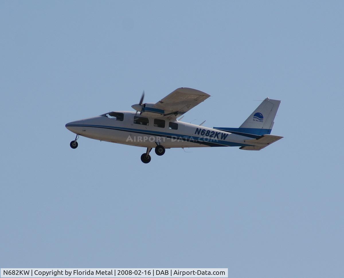 N682KW, 1983 Partenavia P-68C C/N 294, P.68C