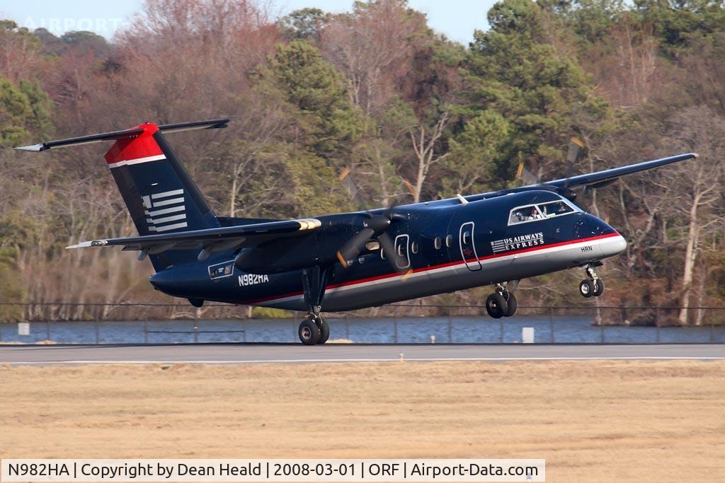 N982HA, 1994 De Havilland Canada DHC-8-102 Dash 8 C/N 380, US Airways Express (operated by Piedmont Airlines) N982HA (FLT PDT4171) from New York La Guardia (KLGA) landing on RWY 23 during strong crosswind conditions.
