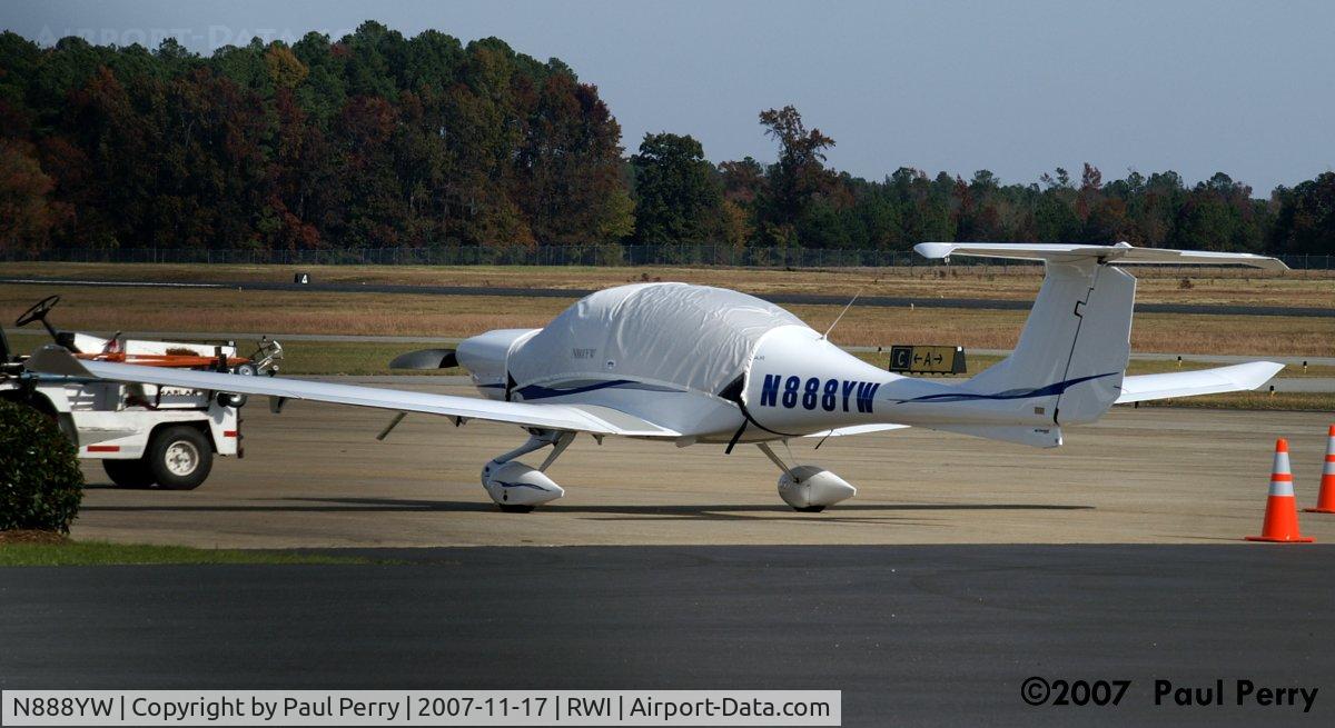 N888YW, 2006 Diamond DA-40 Diamond Star C/N 40.689, Looks fast even covered