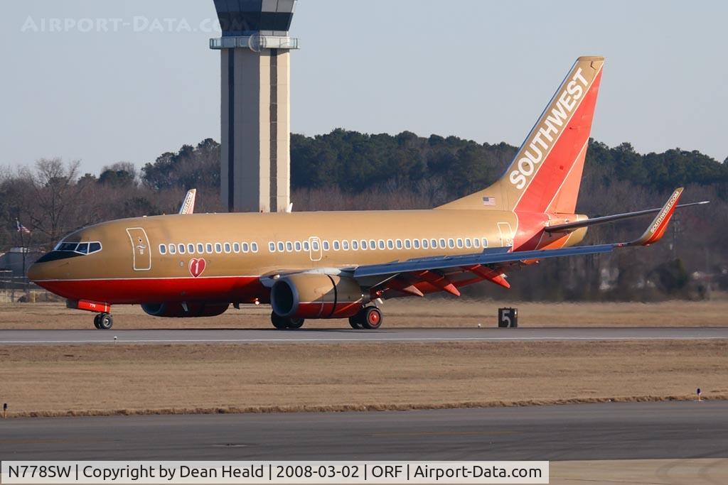 N778SW, 2000 Boeing 737-7H4 C/N 27883, Southwest Airlines N778SW (FLT SWA67) rolling out on RWY 5 after arrival from Chicago Midway Int'l (KMDW).