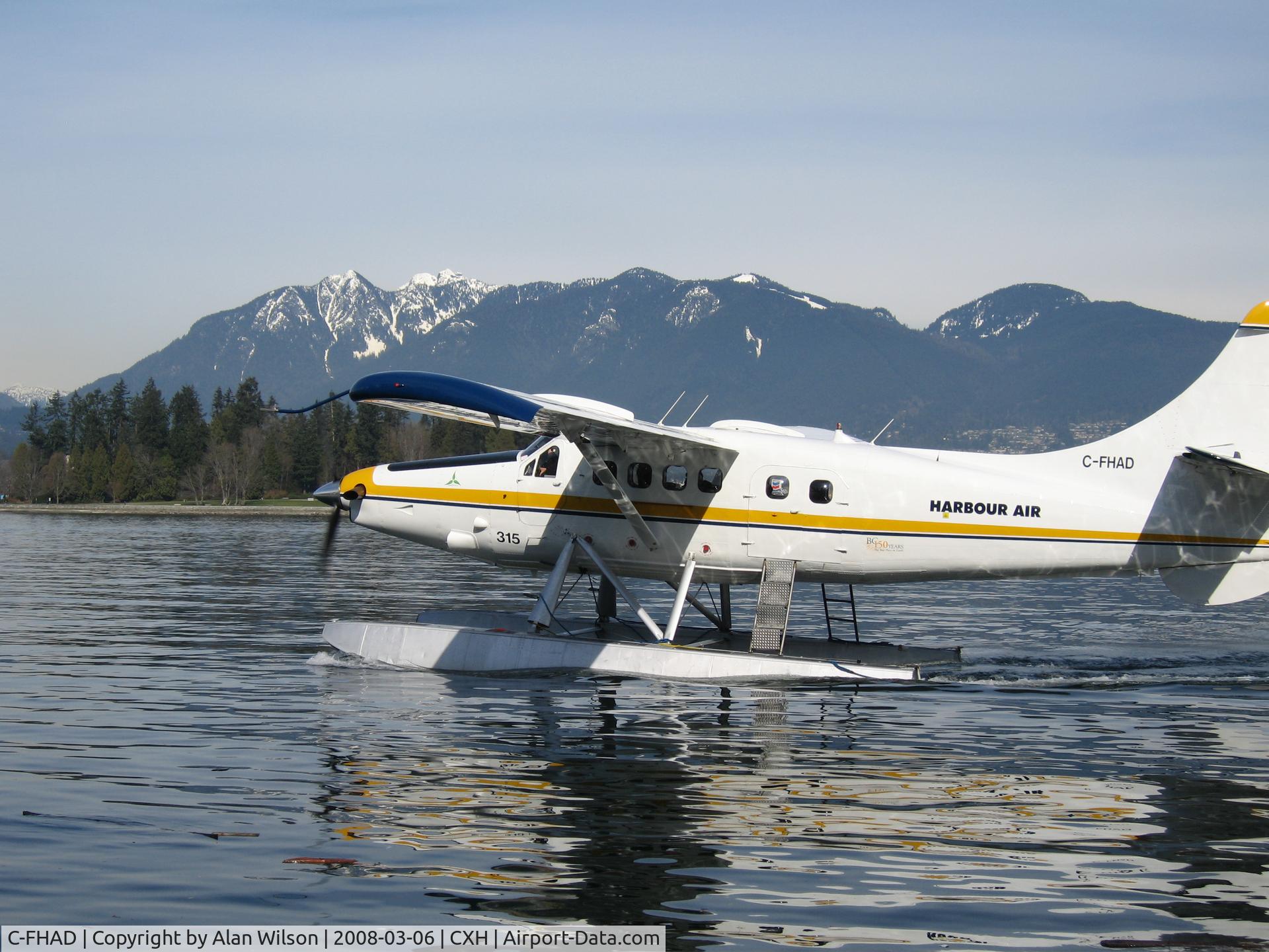 C-FHAD, 1956 De Havilland Canada DHC-3T Vazar Turbine Otter Otter C/N 119, Taxiing at Vancouver Harbour