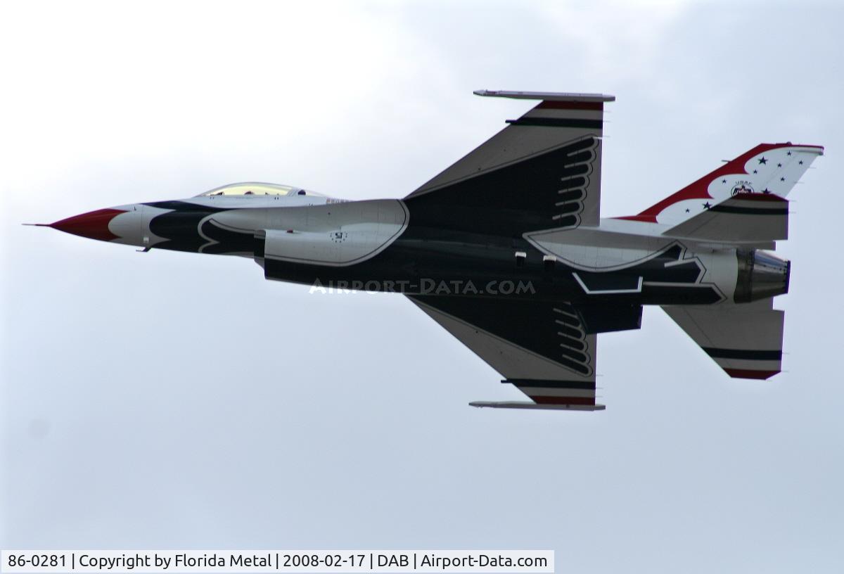 86-0281, 1986 General Dynamics F-16C Fighting Falcon C/N 5C-387, Thunderbirds taking off for a flyover of the Daytona 500