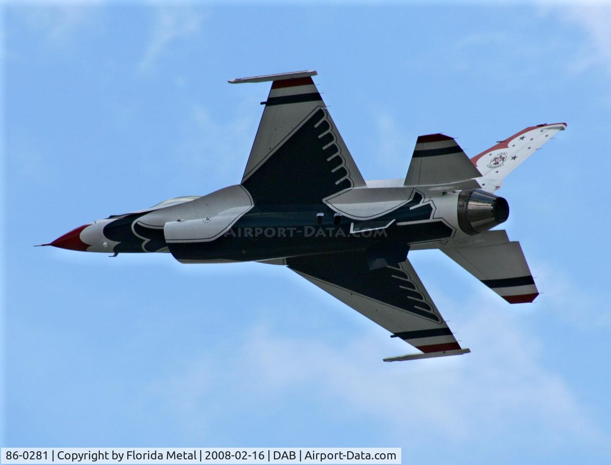 86-0281, 1986 General Dynamics F-16C Fighting Falcon C/N 5C-387, Thunderbirds taking off for a flyover of the Daytona 500