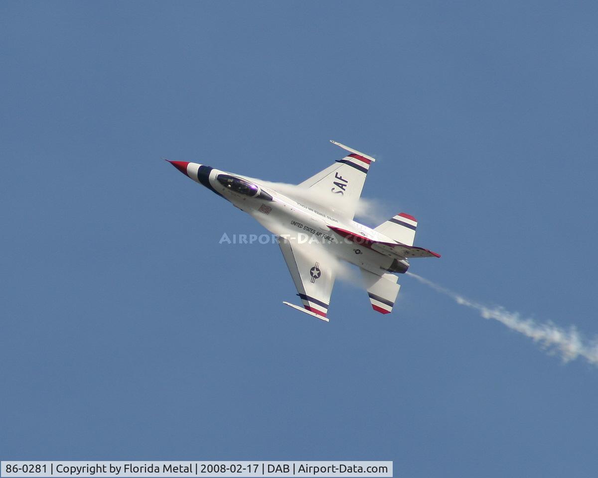 86-0281, 1986 General Dynamics F-16C Fighting Falcon C/N 5C-387, Thunderbirds break before landing