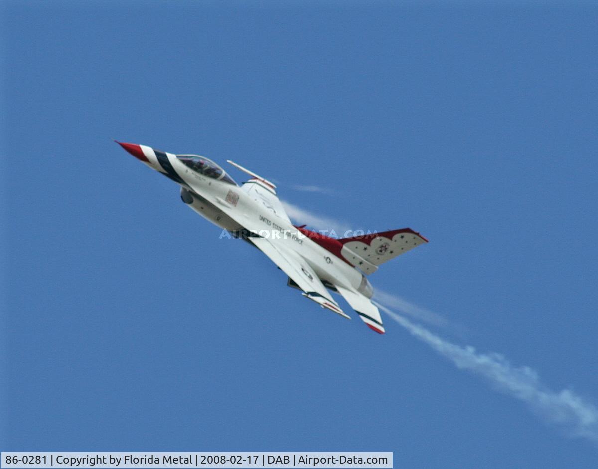 86-0281, 1986 General Dynamics F-16C Fighting Falcon C/N 5C-387, Thunderbirds break before landing