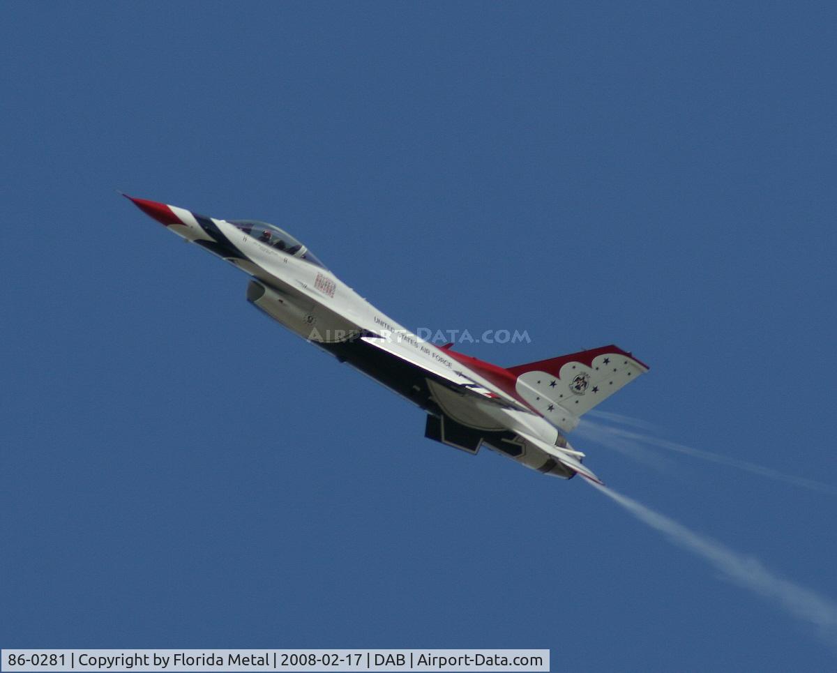 86-0281, 1986 General Dynamics F-16C Fighting Falcon C/N 5C-387, Thunderbirds break before landing
