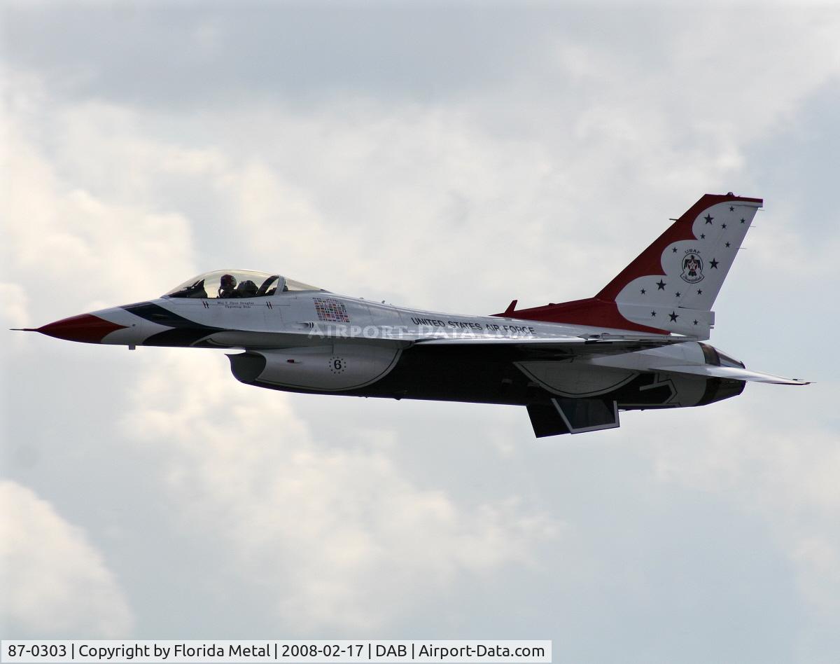 87-0303, 1987 General Dynamics F-16C Fighting Falcon C/N 5C-564, Thunderbirds taking off for a flyover of the Daytona 500