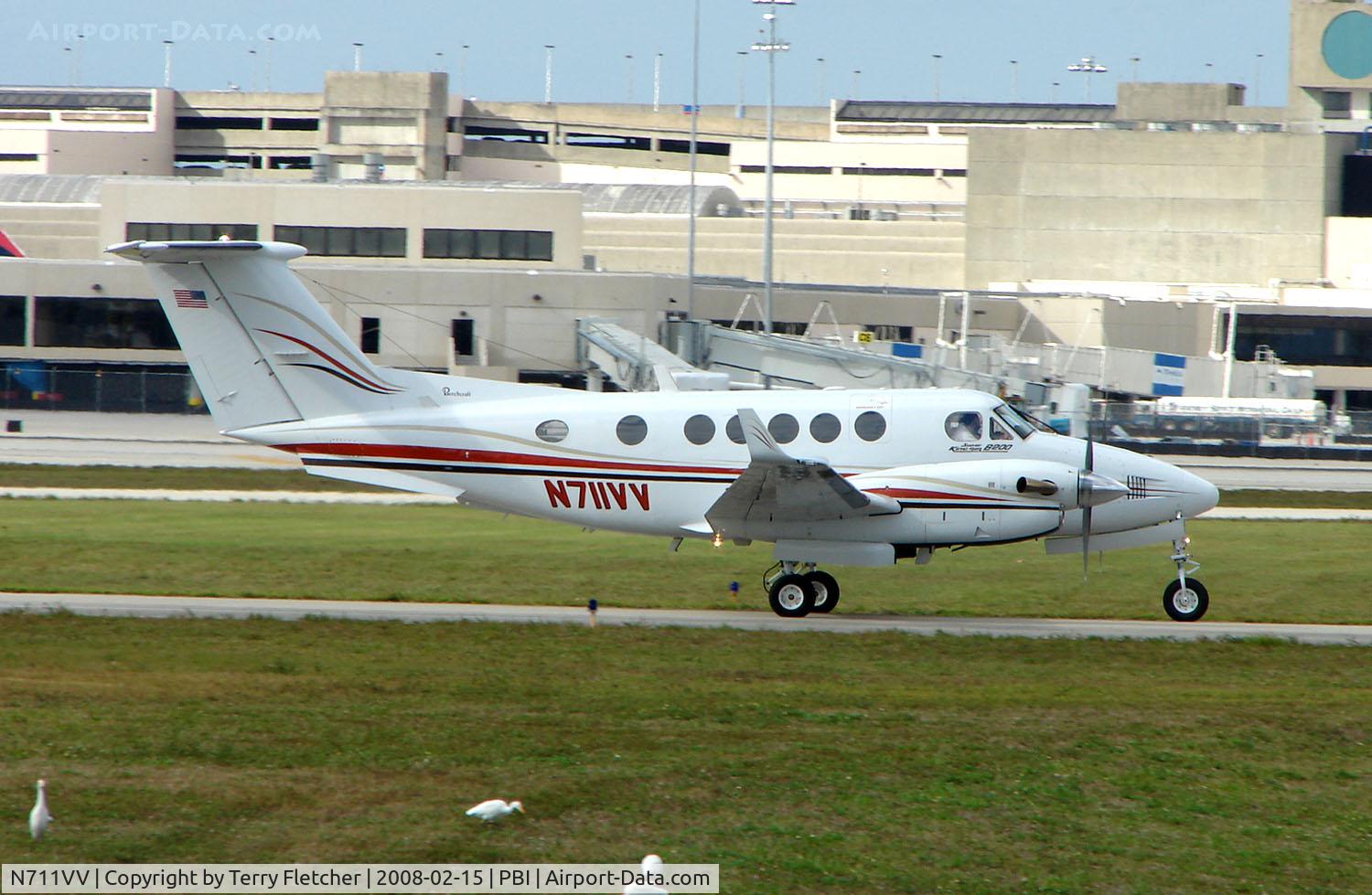 N711VV, 1990 Beech B200 King Air C/N BB-1365, The business aircraft traffic at West Palm Beach on the Friday before President's Day always provides the aviation enthusiast / photographer with a treat
