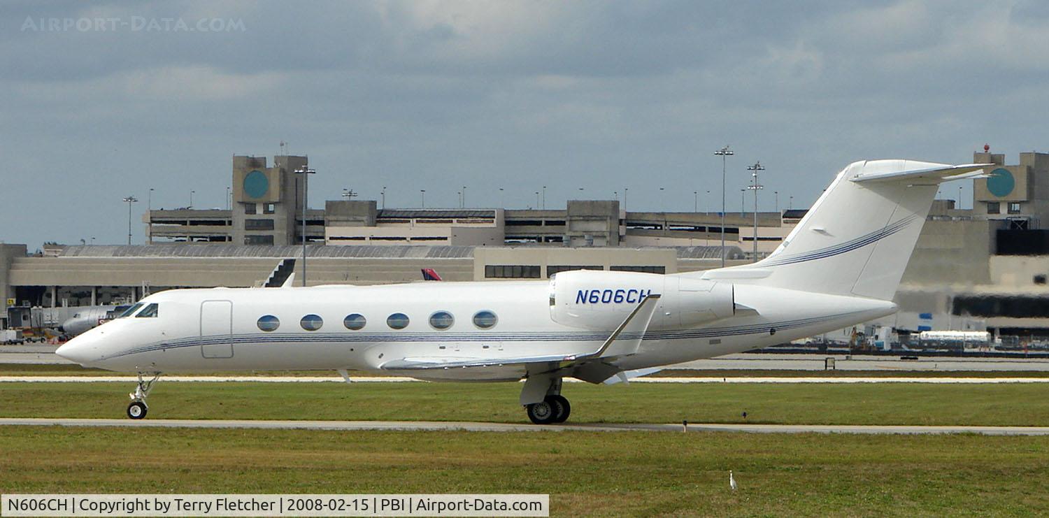 N606CH, 2007 Gulfstream Aerospace GIV-X (G450) C/N 4089, The business aircraft traffic at West Palm Beach on the Friday before President's Day always provides the aviation enthusiast / photographer with a treat