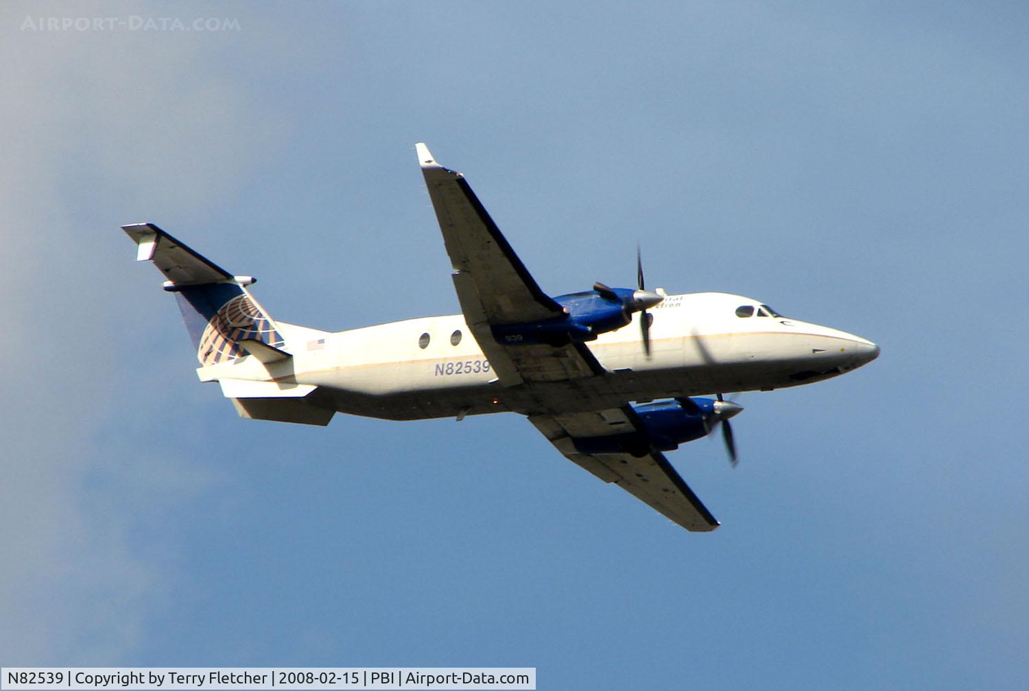 N82539, 1995 Beech 1900D C/N UE-168, Continental Express B1900D climbs out of West Palm Beach