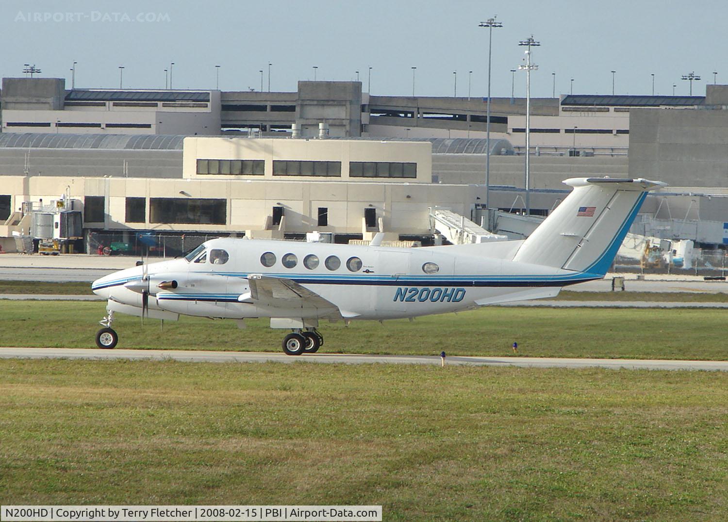N200HD, 1981 Beech B200 King Air C/N BB-987, The business aircraft traffic at West Palm Beach on the Friday before President's Day always provides the aviation enthusiast / photographer with a treat