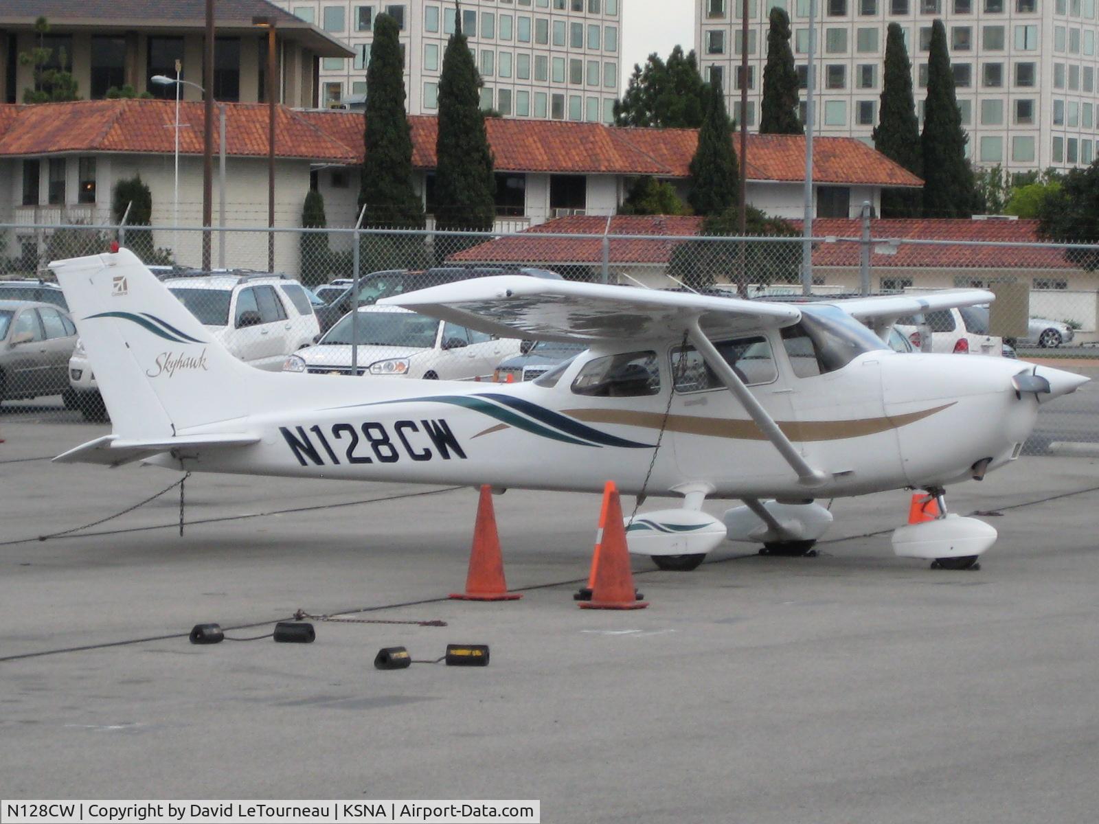 N128CW, 1999 Cessna 172R C/N 17280737, N128CW @ SNA