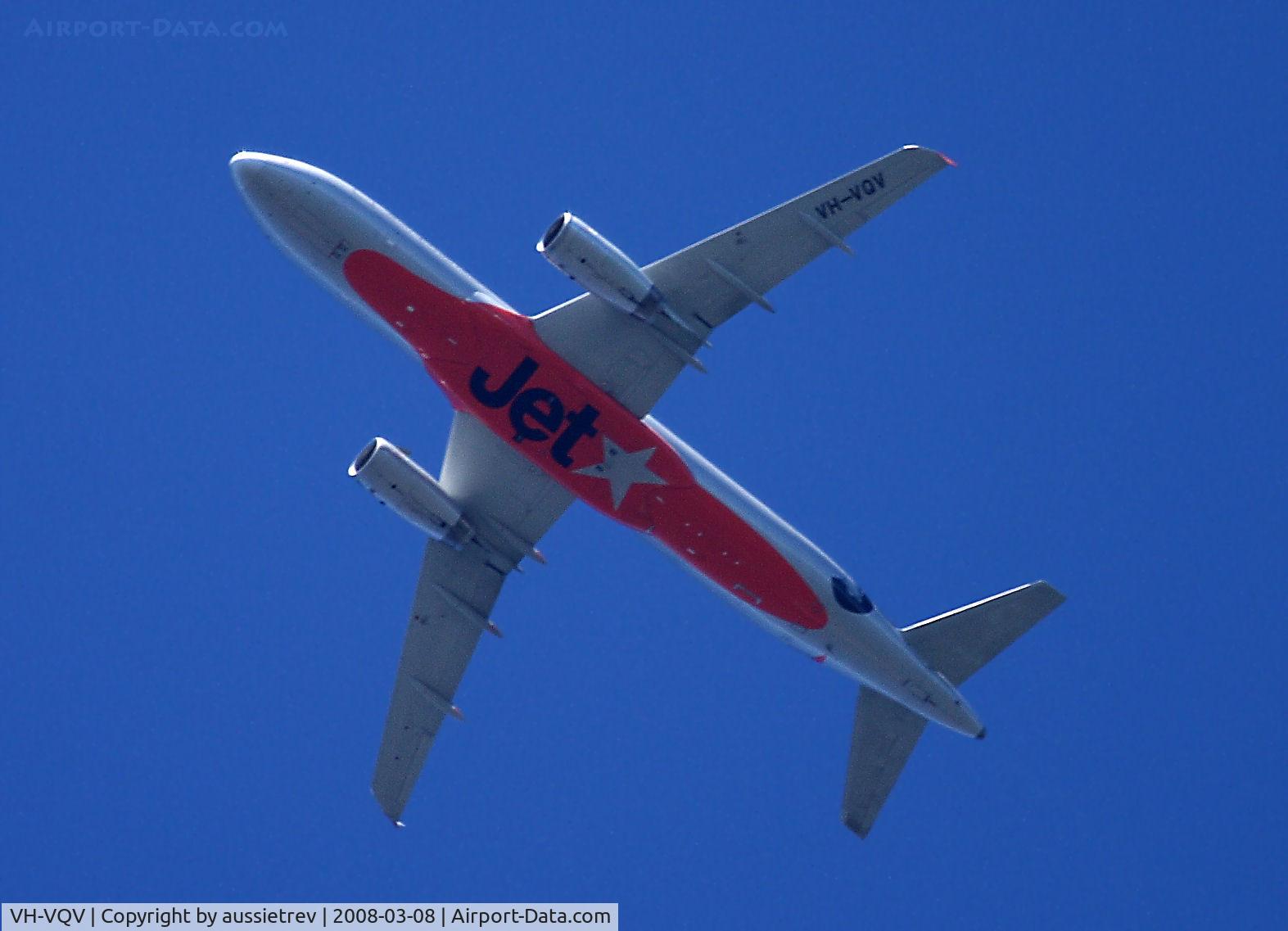 VH-VQV, 2004 Airbus A320-232 C/N 2338, Jetstar heading North out of Coolangatta