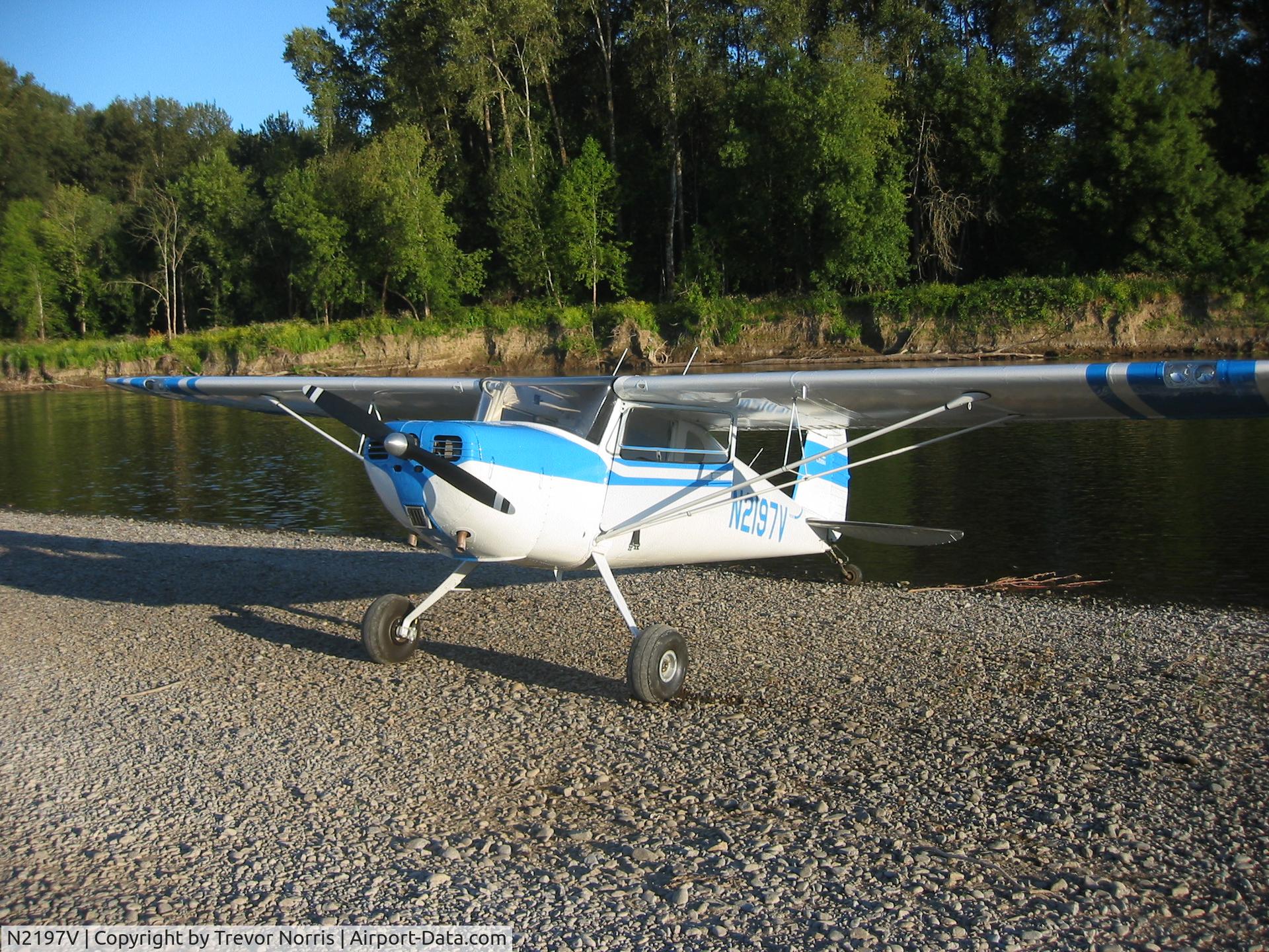N2197V, 1948 Cessna 140 C/N 14426, On Willamette River