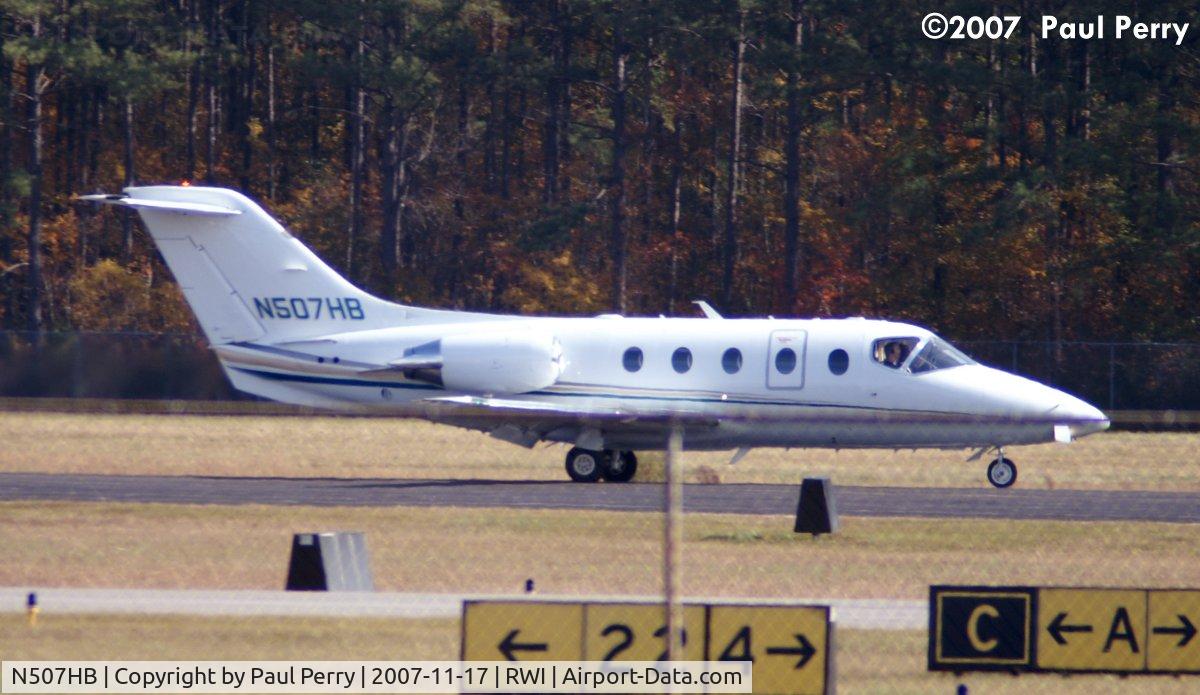 N507HB, 2007 Raytheon Aircraft Company 400A C/N RK-507, Rolling out, headed for the terminal