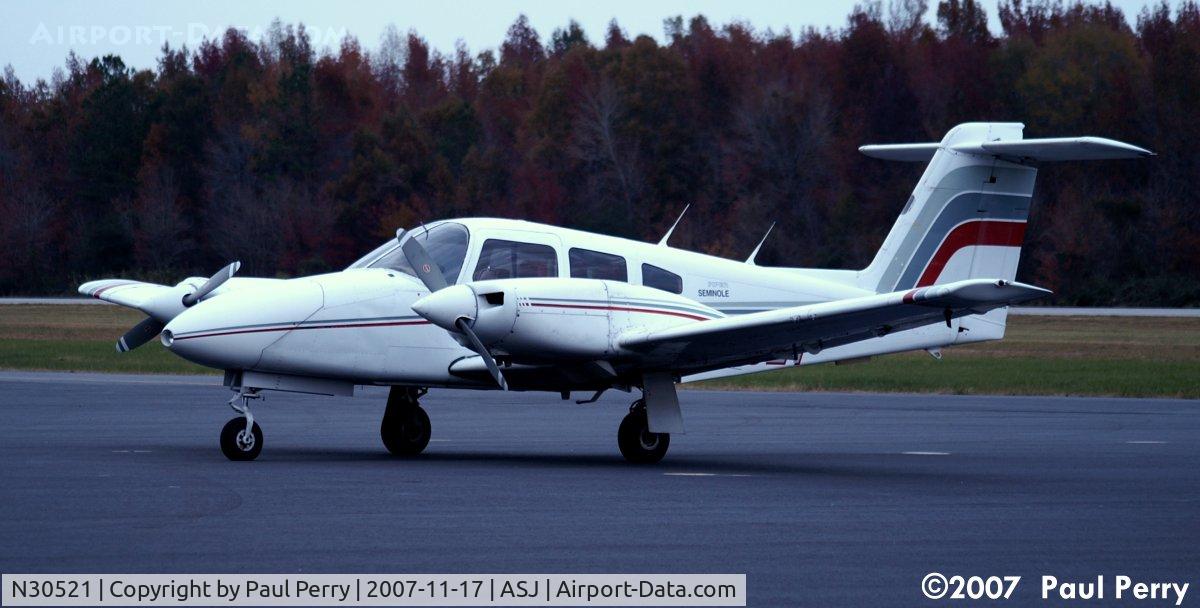N30521, 1978 Piper PA-44-180 Seminole C/N 44-7995076, Better view, despite the lack of light