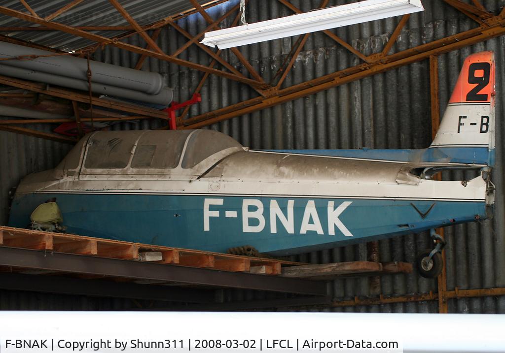 F-BNAK, Zlín Z-326 Trener Master C/N 907, Stored in one of the hangards of LFCL... With restoration it should be fly !