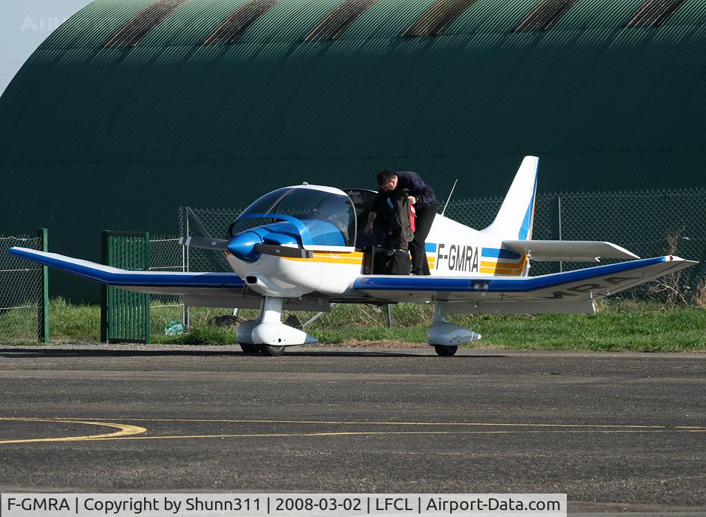 F-GMRA, Robin DR-400-140B Major C/N 2253, Arriving at his home base...
