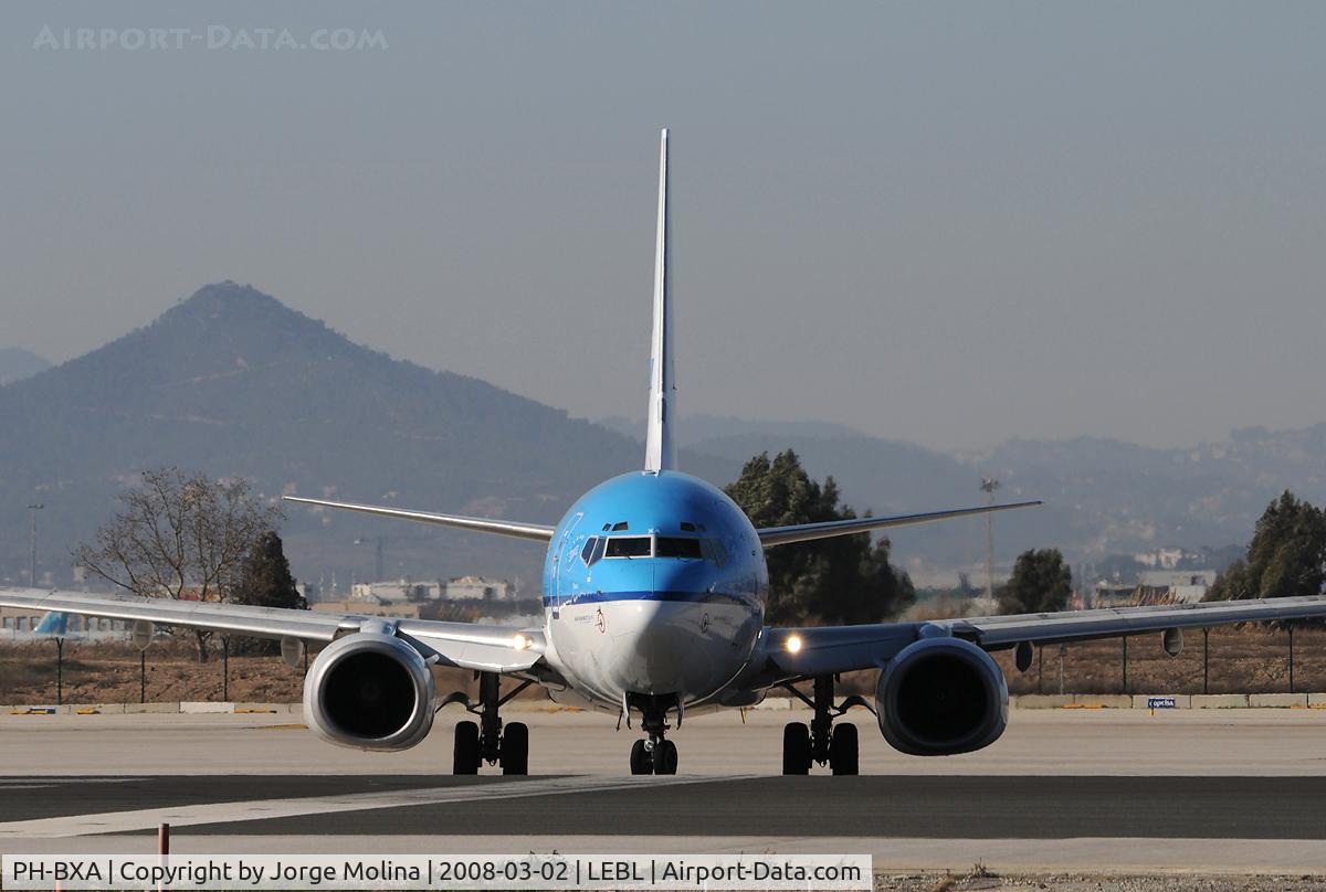 PH-BXA, 1998 Boeing 737-8K2 C/N 29131, Entering RWY 25L for take off.