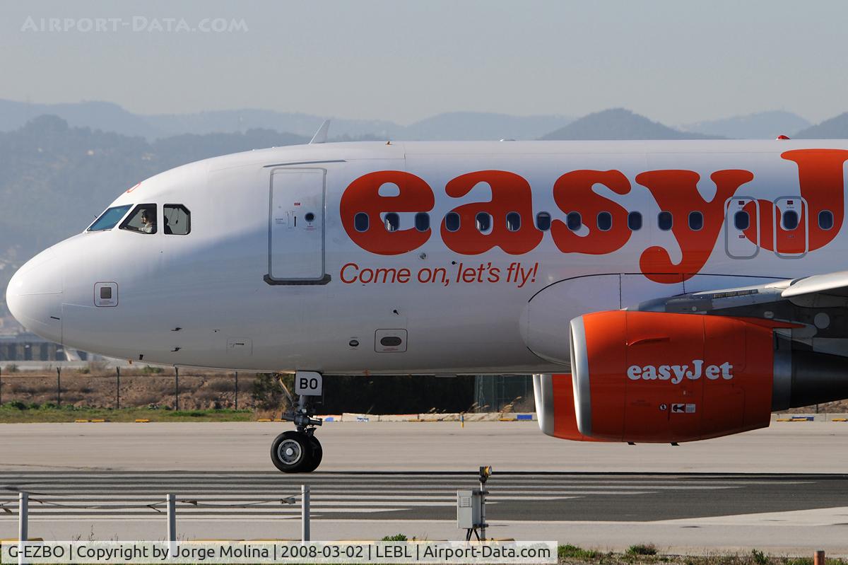 G-EZBO, 2007 Airbus A319-111 C/N 3082, Aligned on RWY 25L.