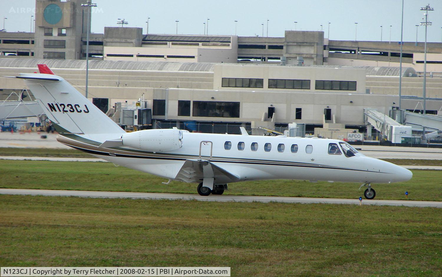 N123CJ, 2007 Cessna 525B CitationJet CJ3 C/N 525B0149, The business aircraft traffic at West Palm Beach on the Friday before President's Day always provides the aviation enthusiast / photographer with a treat