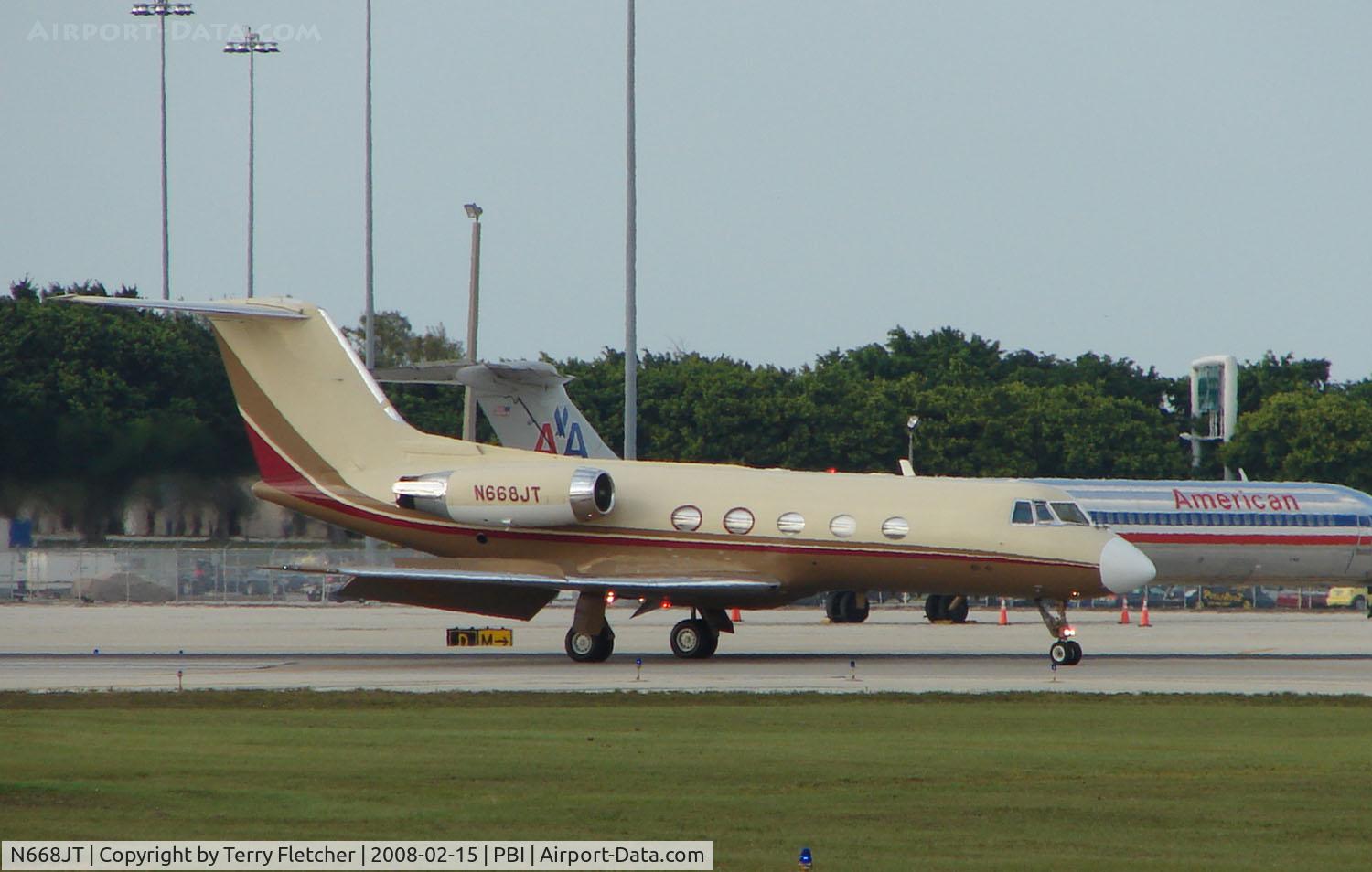 N668JT, 1975 Grumman G-1159 Gulfstream II C/N 162, The business aircraft traffic at West Palm Beach on the Friday before President's Day always provides the aviation enthusiast / photographer with a treat