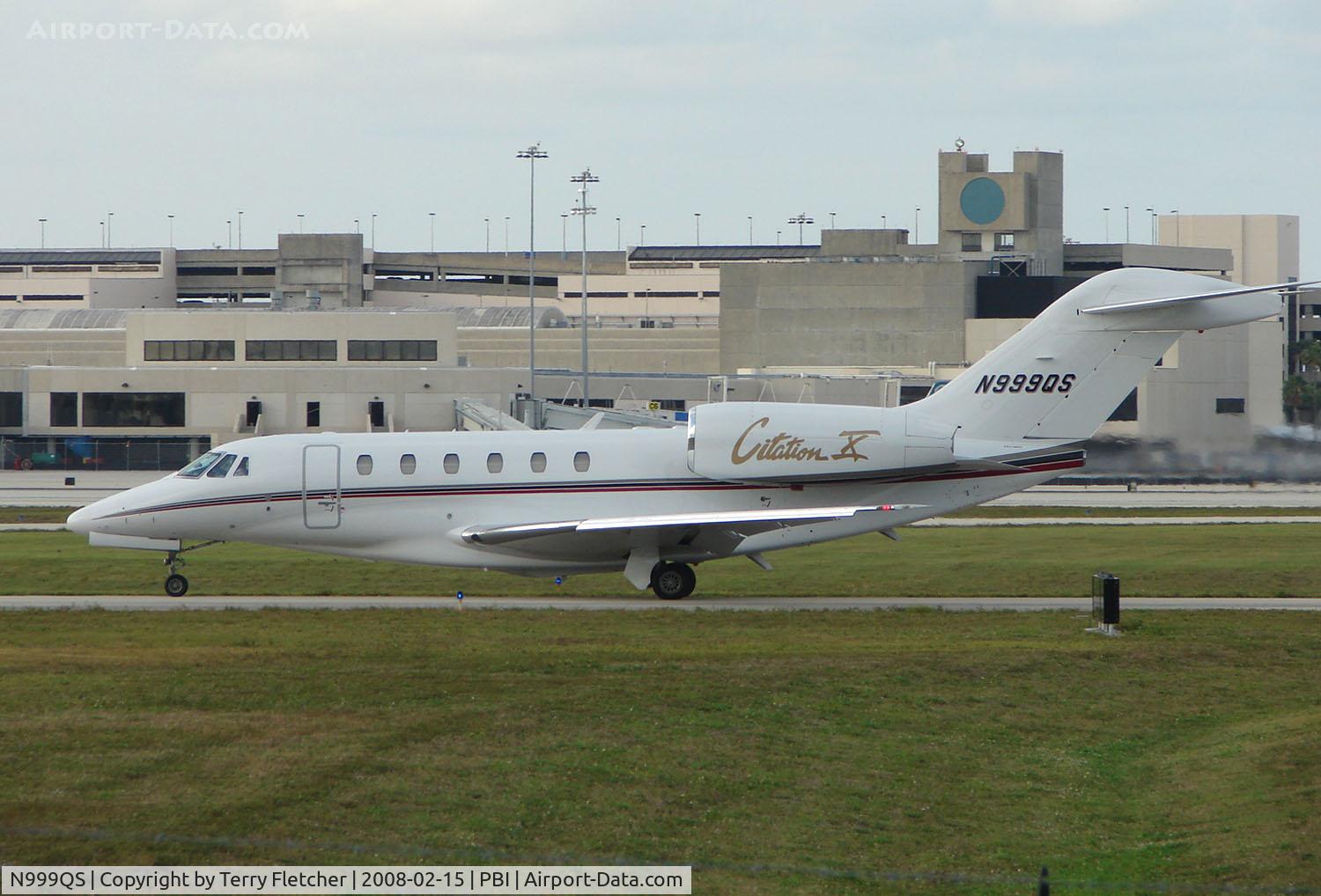 N999QS, 2002 Cessna 750 Citation X C/N 750-0203, The business aircraft traffic at West Palm Beach on the Friday before President's Day always provides the aviation enthusiast / photographer with a treat