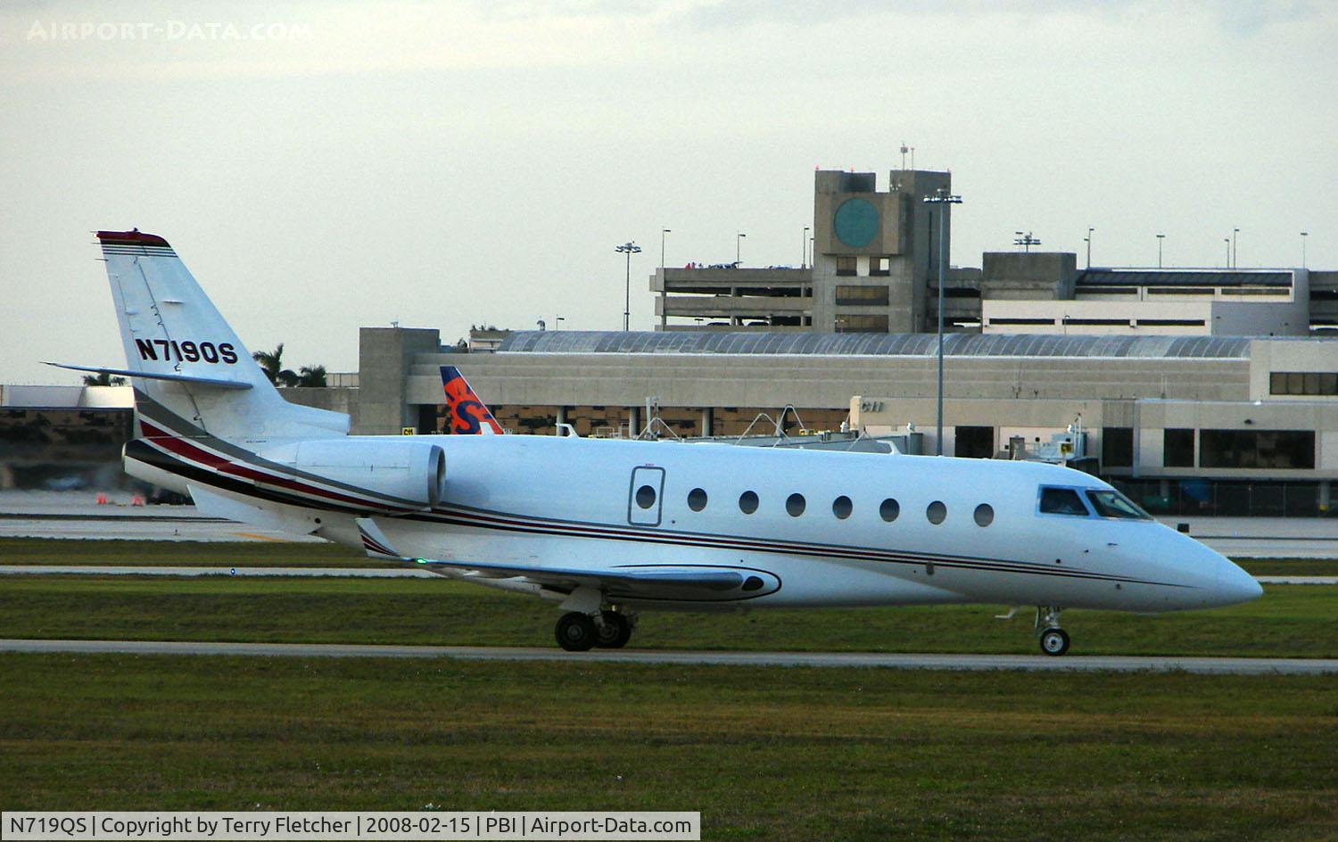 N719QS, 2007 Israel Aircraft Industries Gulfstream 200 C/N 162, The business aircraft traffic at West Palm Beach on the Friday before President's Day always provides the aviation enthusiast / photographer with a treat