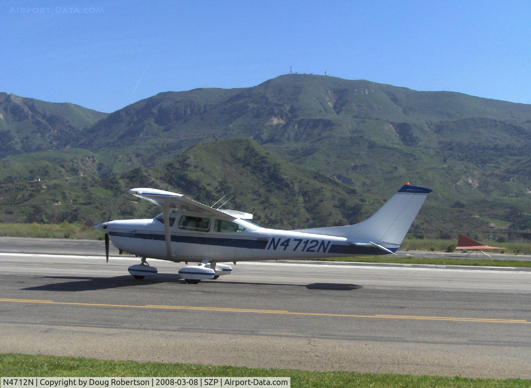 N4712N, 1979 Cessna 182Q Skylane C/N 18267302, 1979 Cessna 182Q SKYLANE, Lycoming O-540-L 235 Hp , taxi