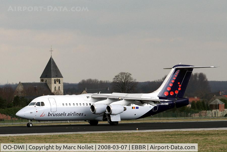 OO-DWI, 1999 British Aerospace Avro 146-RJ100 C/N E3342, Landing at Brussels Airport