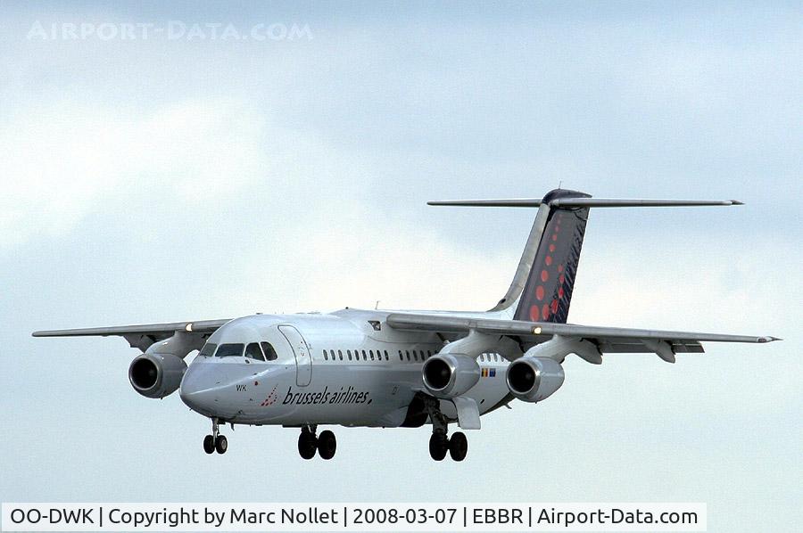 OO-DWK, 1999 British Aerospace Avro 146-RJ100 C/N E3360, Landing at Brussels Airport