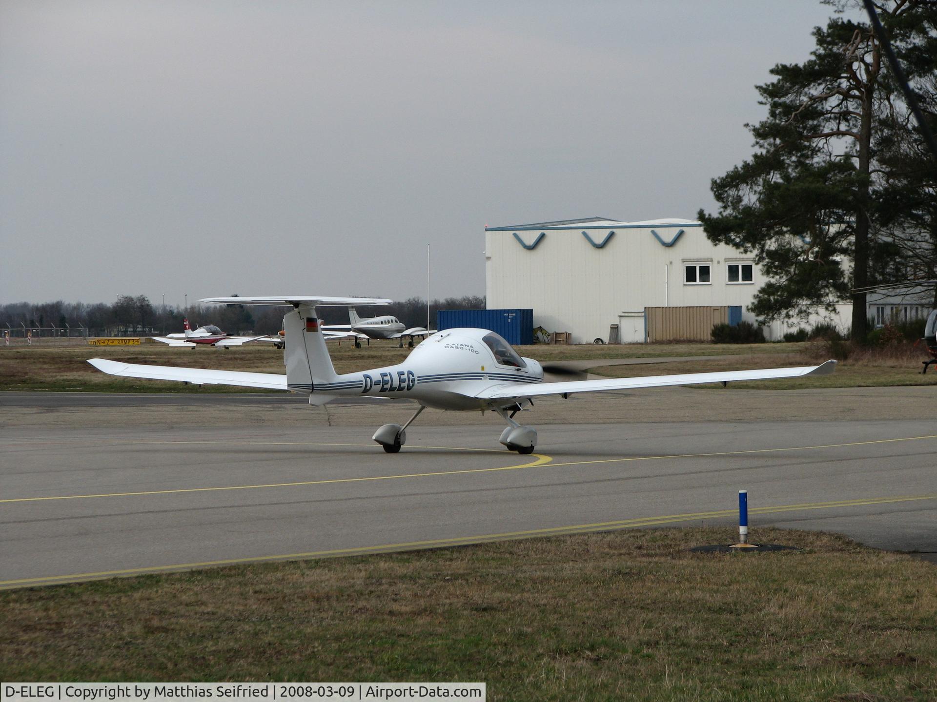 D-ELEG, Diamond DA-20-100 Katana C/N 10017, EG taxi from Fuelstation to Hangar