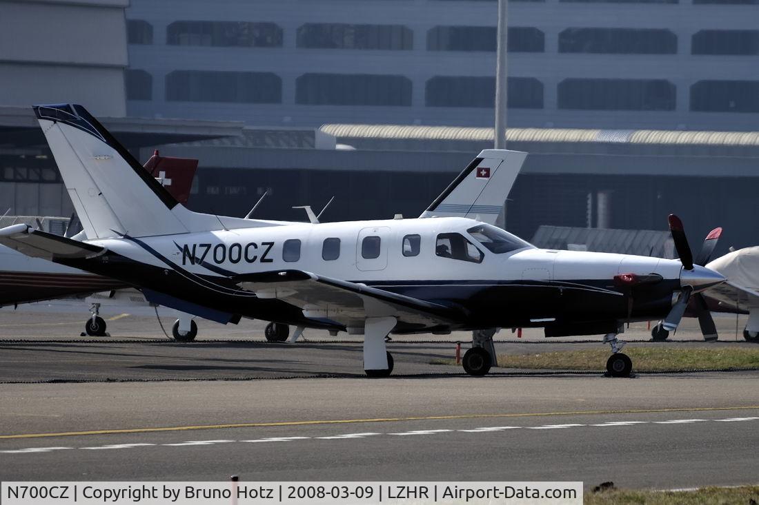 N700CZ, 2004 Socata TBM-700 C/N 301, parket in ZHR