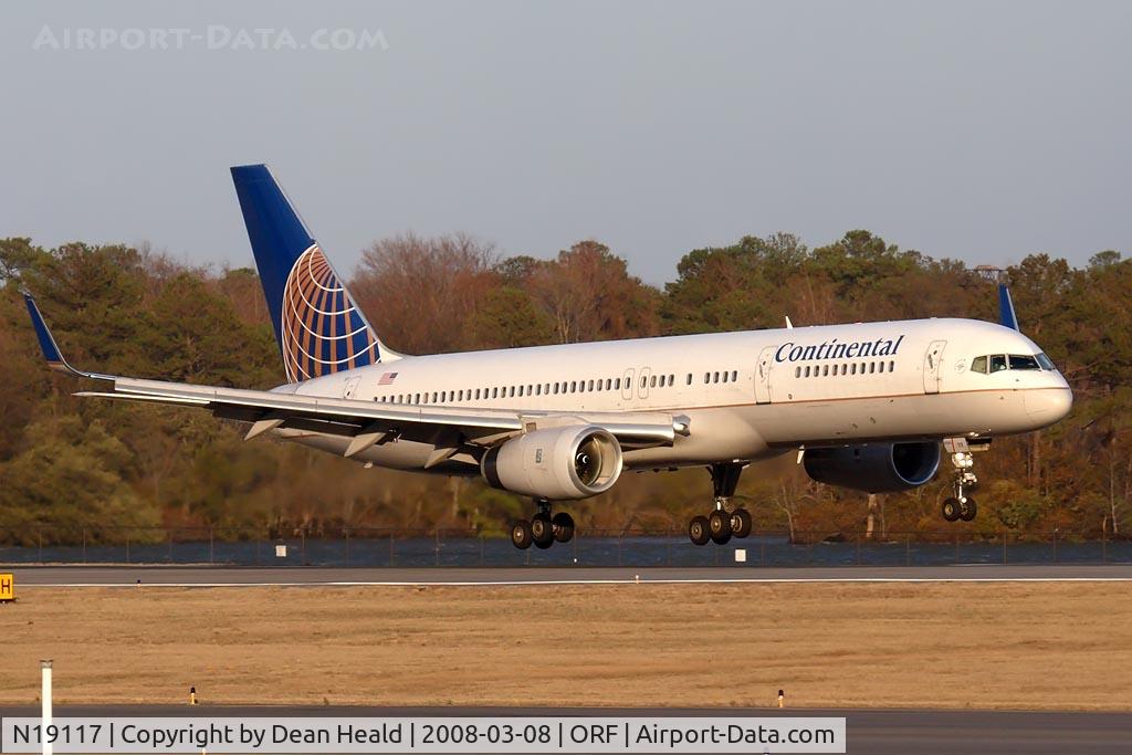N19117, 1996 Boeing 757-224 C/N 27559, Continental Airlines N19117 (FLT COA1703) from Los Angeles Int'l (KLAX) landing on RWY 23. This flight's original destination was Newark, but it was diverted here to Norfolk.