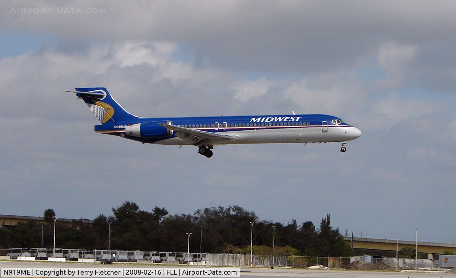 N919ME, 2004 Boeing 717-200 C/N 55181, Midwest Express B717 about to land at FLL