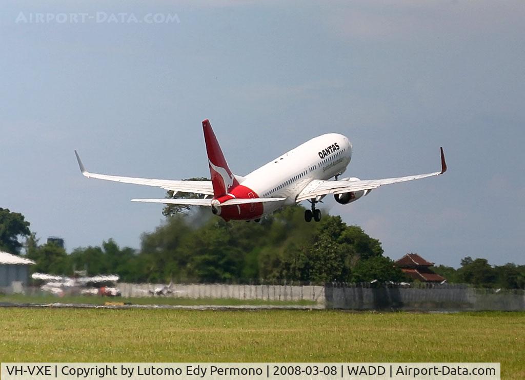 VH-VXE, 2001 Boeing 737-838 C/N 30899, Qantas