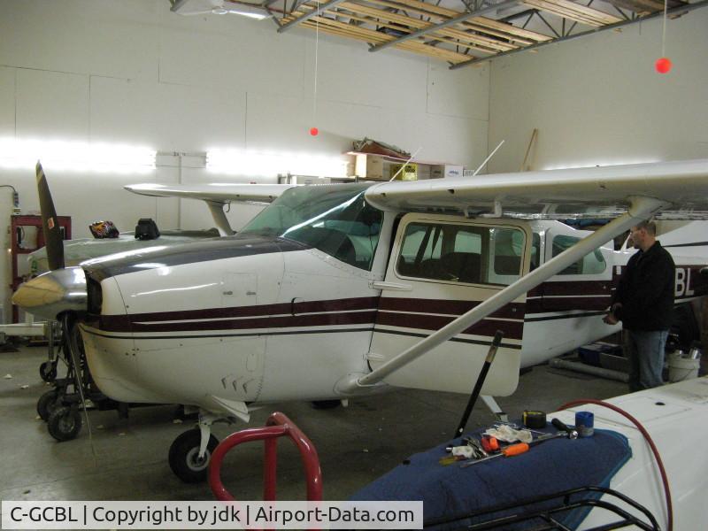 C-GCBL, Cessna 210C C/N 21058151, In hangar
