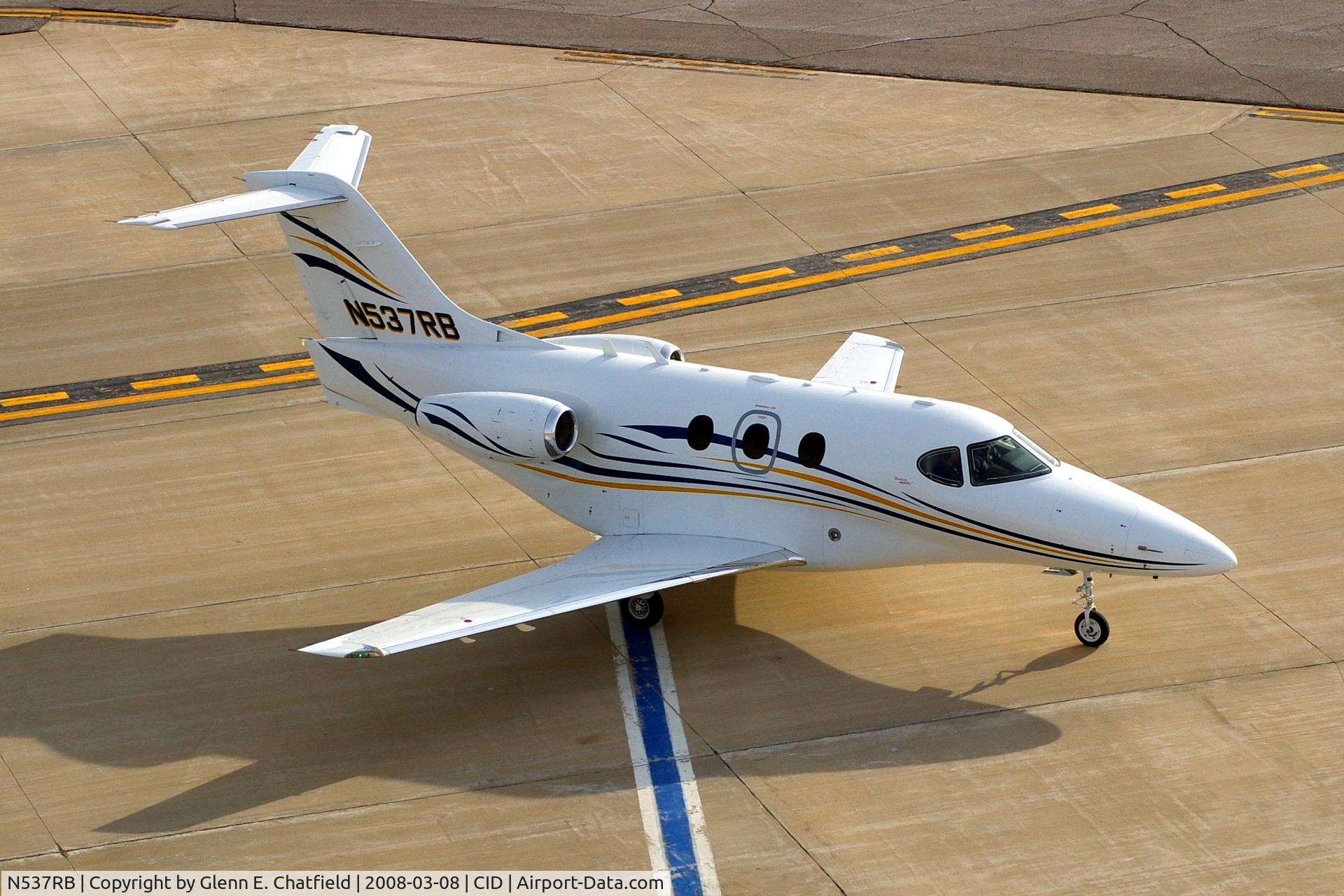 N537RB, 2007 Hawker Beechcraft Corp 390 C/N RB-190, Taxiing below the control tower