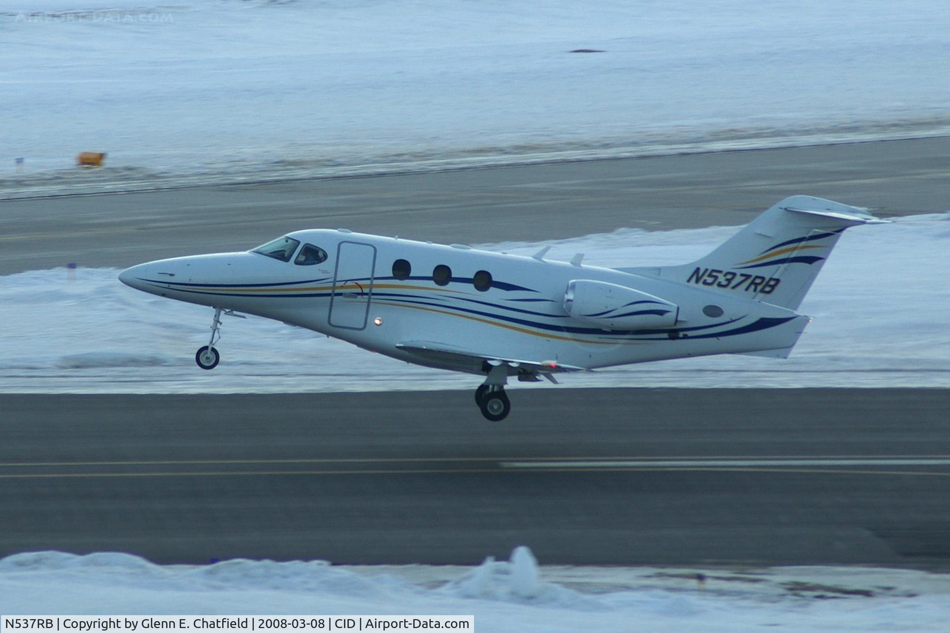 N537RB, 2007 Hawker Beechcraft Corp 390 C/N RB-190, Departing runway 13 at sundown