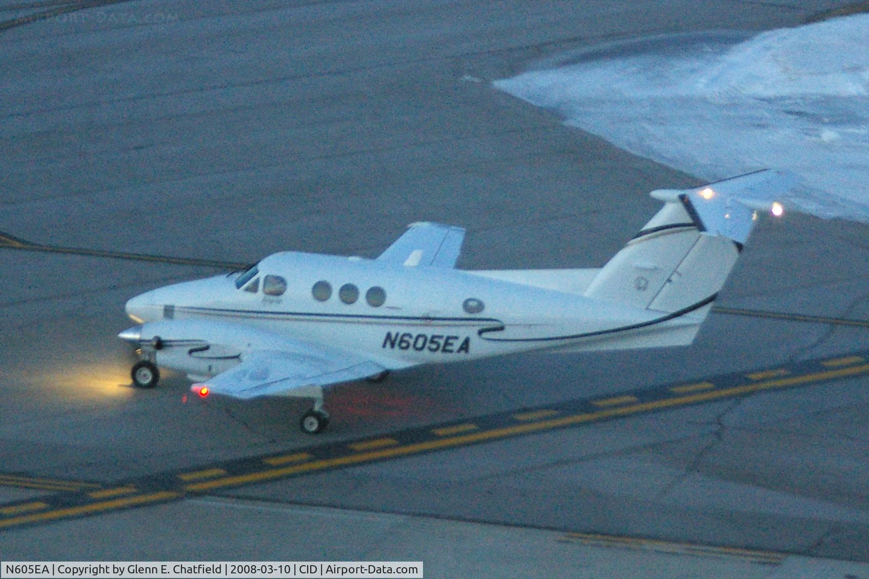 N605EA, 1981 Beech F90 King Air C/N LA-129, Taxiing to Runway 27 before the sun is up