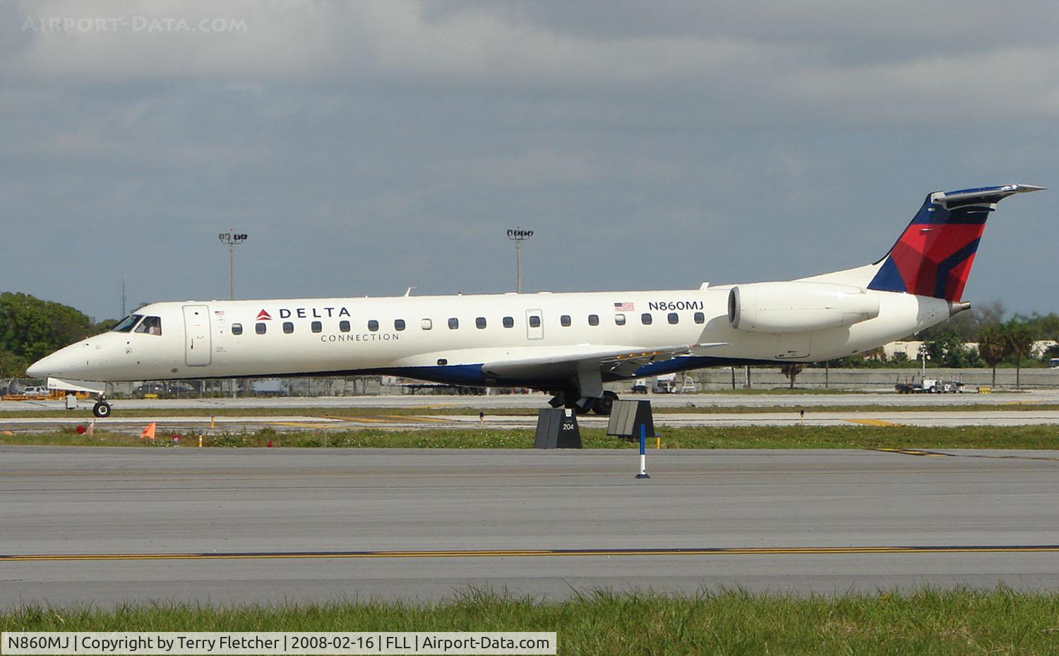 N860MJ, 2003 Embraer Embraer EMB-145LR C/N 145773, Delta Connection Embraer 145 awaits departure from FLL
