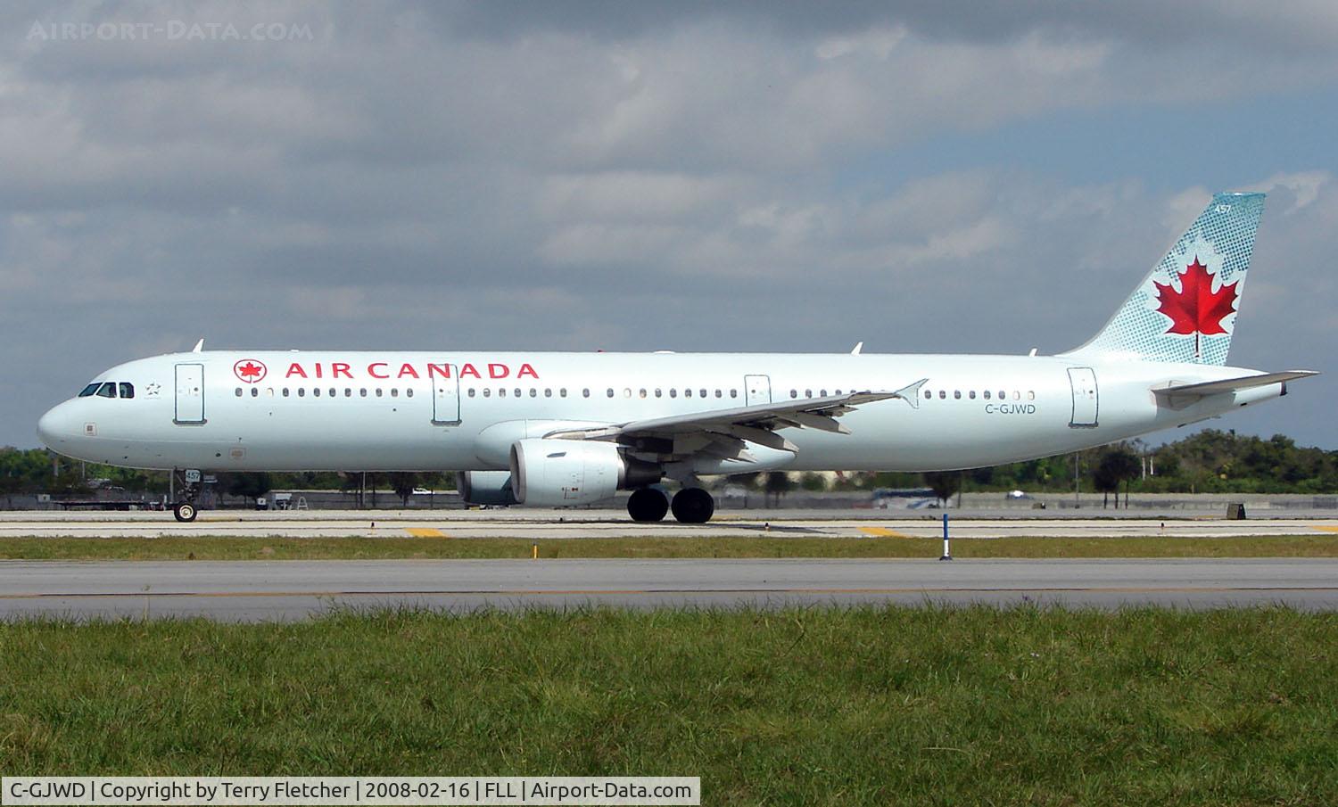 C-GJWD, 2002 Airbus A321-211 C/N 1748, Air Canada A321 taxies  for departure from Ft Lauderdale Int