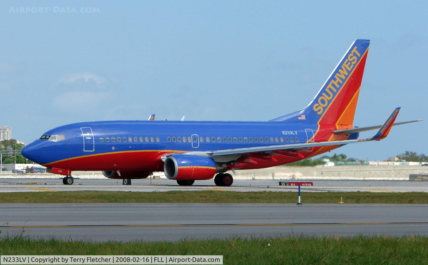 N233LV, 2006 Boeing 737-7H4 C/N 32501, Southwest B737 about to depart FLL